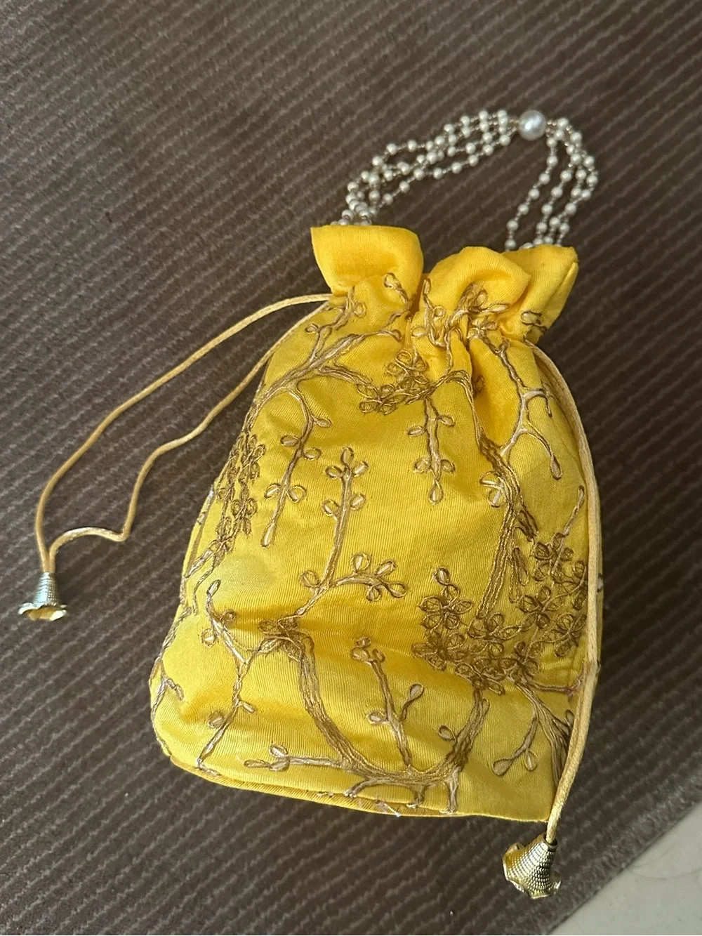 N/A elegant yellow